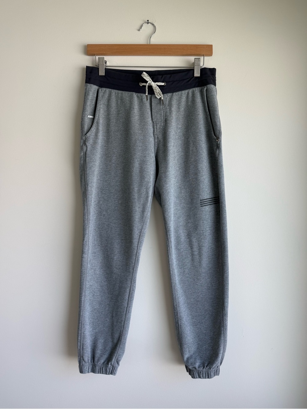 Vuori Balboa Joggers Men’s Small Gray Cropped Sweatpants Drawstring